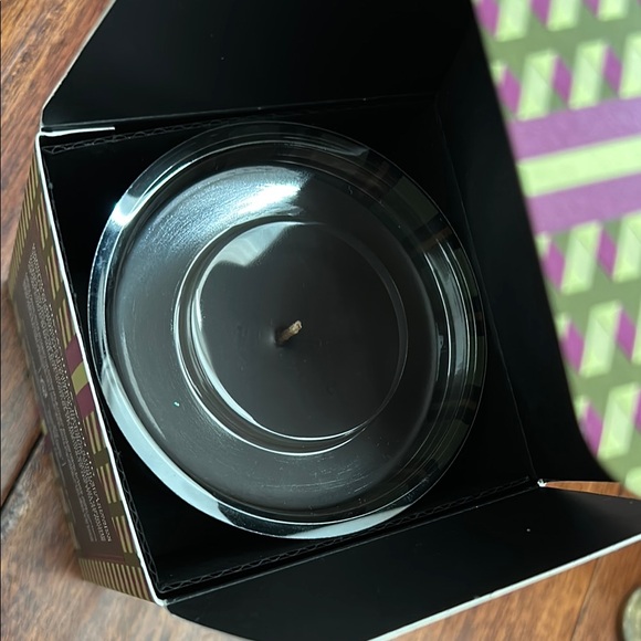 NEST Pistachio & Wild Fig Scented Candle - Picture 4 of 4